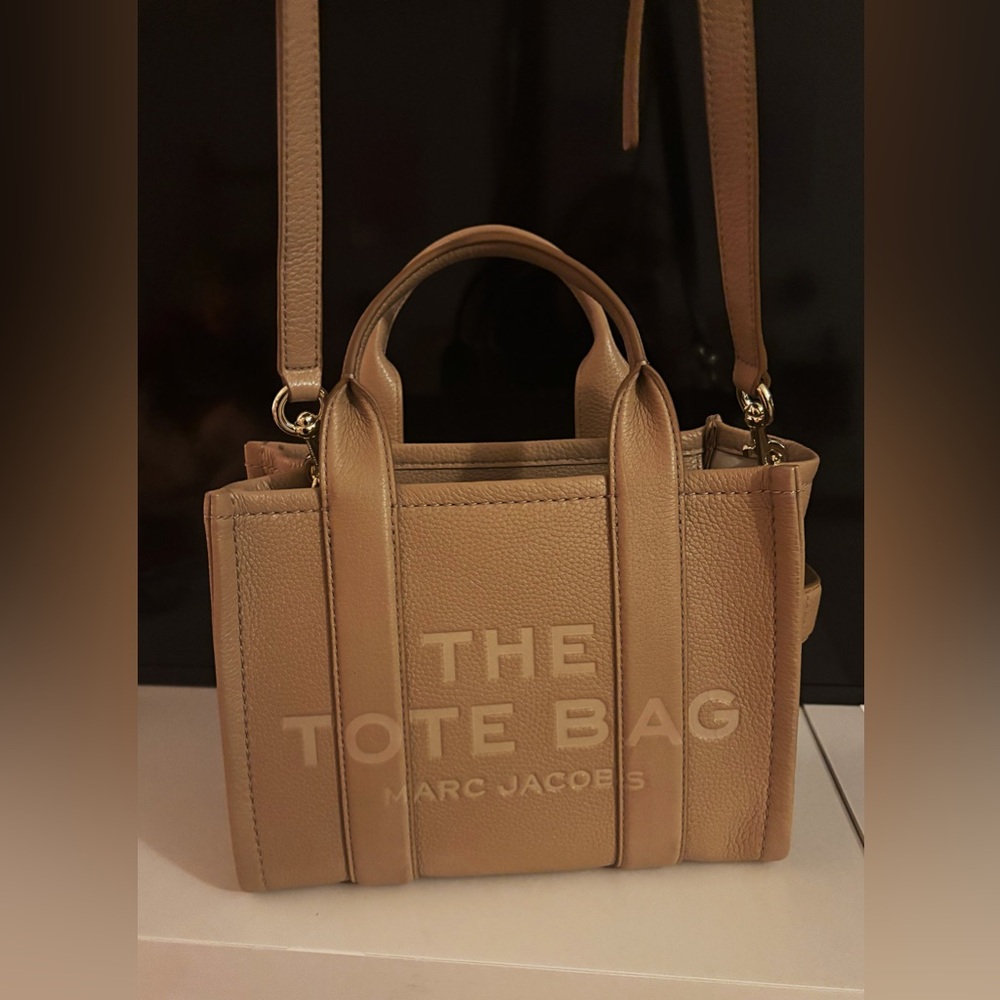 MARC JACOBS The Leather Small Tote Bag in Camel - Picture 2 of 9